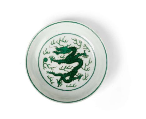  GREEN-ENAMELLED 'DRAGON' DISH QING DYNASTY, QIANLONG MARK, 19TH CENTURY 清 乾隆款 綠彩趕珠龍紋碟decorated in the well with an underglaz