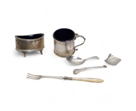 Early 19th century silver caddy spoon by George Smith (III) and William Fearn, silver oval salt with blue glass liner, silver