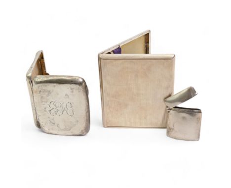 Engine turned silver cigarette case London 1946, plain silver cigarette case and a silver vesta case (3)Condition Report:Appr
