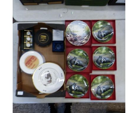 A Mixed Collection of items including Spode Boxed Wall Plates, Company Award Plates Gentleman's Desk Clock etc. (1 Tray)