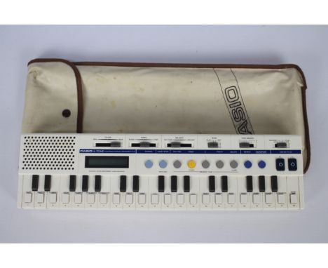 Casio - A vintage Casio VL-Tone VL-5 keyboard with it's original bag. It appears physically in Good condition with only minor