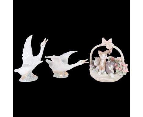 2 similar Lladro geese figurines, model ref. 1264 with associated box, and model ref. 1265, unboxed, and Lladro kittens in ba