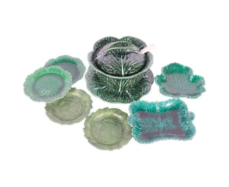 Portuguese cabbage leaf design soup tureen and cover, on stand with ladle, and 6 various green Majolica plates, Brameld, Wedg