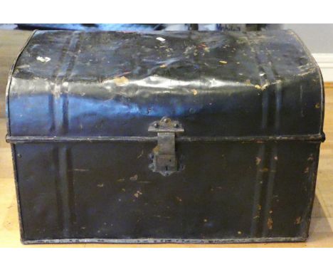 A tin trunk &amp; box with contents of carpenters hand tools, to include box planes, smoothing planes, Stanley planes and oth