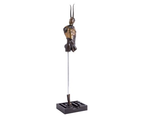 WUNDERLICH PAUL (1927-2010), “Minotaurus”, Bronze braun patiniert und teilw. poliert, neben der Labyrinthbasis signiert und n