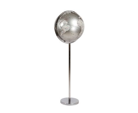 EMFORM, Standglobus „Apollo 17” 20. Jh., Gestell aus Metall, die Karte ist detailgetreu und auf Englisch beschriftet, die Wel