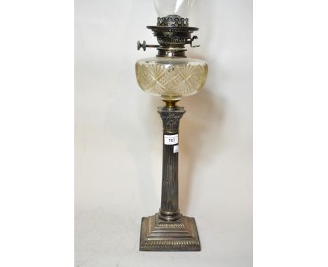 Edwardian silver plated Corinthian column oil lamp with a cut glass well, 51cm high excluding the glass chimney 