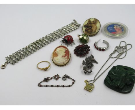Oval 9ct gold mounted carved shell cameo portrait brooch, together with 9ct gold ring, garnet style brooch and bracelet and a