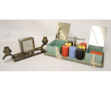 Art Deco gaming set with counters, together with a mid 20th Century clock / table lamp 