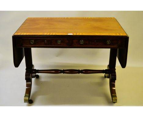 Small good quality 19th Century mahogany satinwood crossbanded and black line inlaid rectangular drop-leaf sofa table, raised
