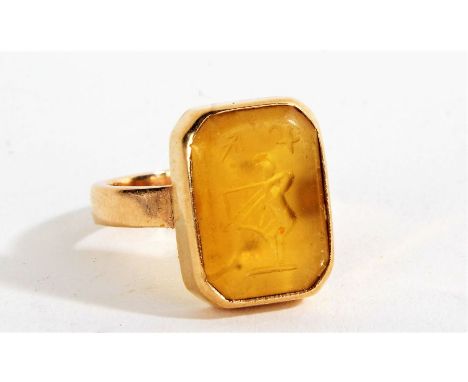 9 carat gold ring set with a seal depicting an archer, ring size K gross weight 4.7 grams&nbsp;