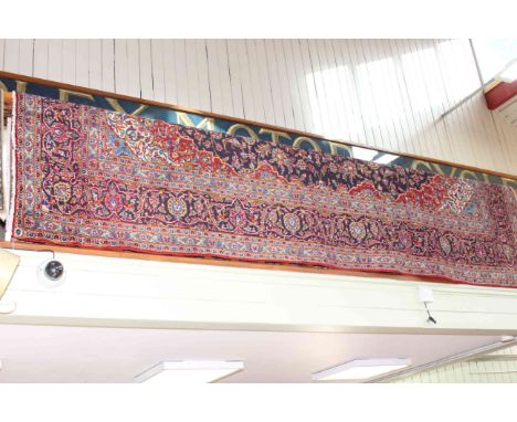 Fine hand knotted Persian Kashan carpet 3.87 by 2.68.