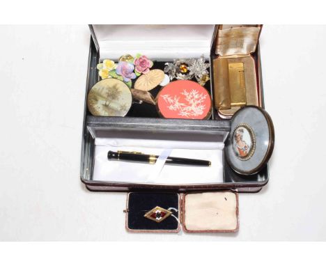 Mixed lot with Dunhill lighter, Mont Blanc biro, brooches, miniature, German enamel brooch, compact, etc.