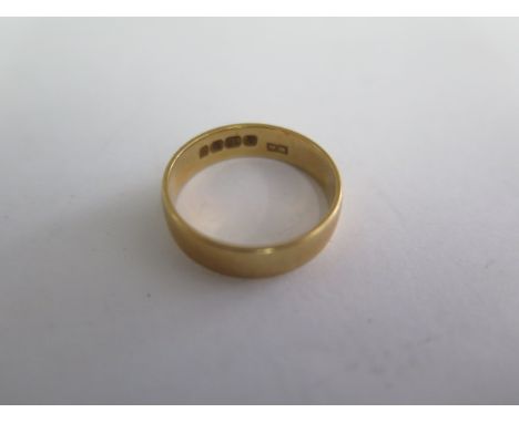 A hallmarked 18ct yellow gold band ring, size K/L, approx 3.7 grams 