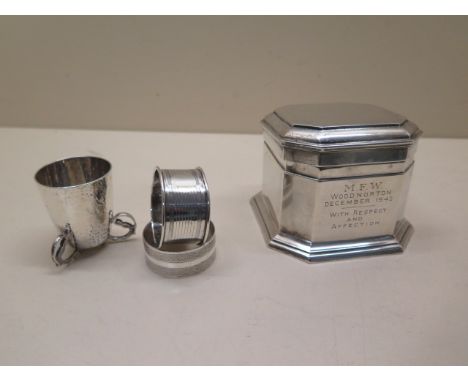 A silver presentation caddy, a silver cup and two silver napkin rings, total weight approx 13.7 troy oz 