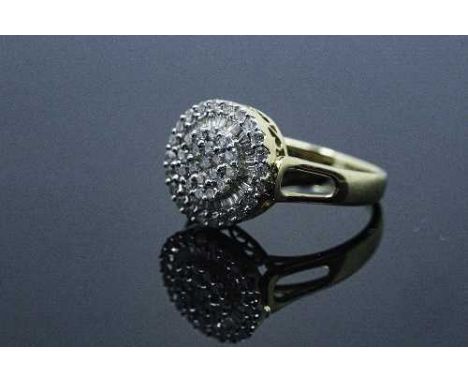 An 18ct gold diamond cluster ring, set with round and baguette cut stones, size J/K, 4.5g.