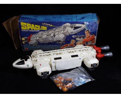 Mattel - A boxed Mattel #9548 Space 1999 Eagle 1 Spaceship . The large model measuring nearly 2 1/2 feet long, appears to be 