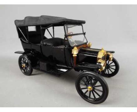 Franklin Mint - a 1:16 scale Model T Ford, unboxed, excellent, clean, previously displayed in a cabinet and not checked for a