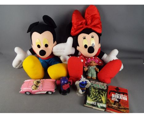 Disney - A Mattel / Arcotoys talking Mickey and Minnie Mouse, approximately 60 cm (h), Bburago diecast model Chevrolet Corvet