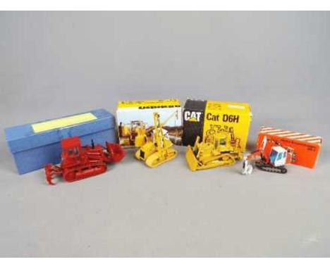 Conrad, NZG, Old Cars - Four boxed diecast construction vehicles in 1:50 scale. Lot consists of Old Cars Fiat Allis Red Traca