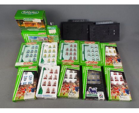 Subbuteo - A collection of 10 boxed Subbuteo football teams plus 4 boxed Subbuteo accessories. Lot includes Subbuteo #743 Ars