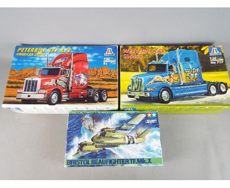 Italeri, Tamiya - Three boxed model kits comprising a 1:24 scale Western Star 5964SS and Peterbilt 377 A/E American Truck and