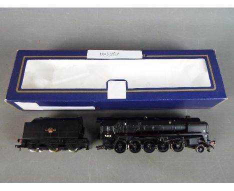 Hornby - A boxed Hornby OO gauge R2105D Class 9F 2-10-0 steam locomotive and tender, Op.No.92153 in BR black livery. Model ap