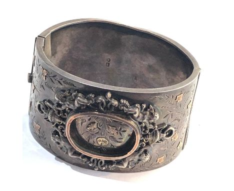Fine Victorian wide aesthetic movement silver bangle dents to back of bangle measures approx 41mm wide 