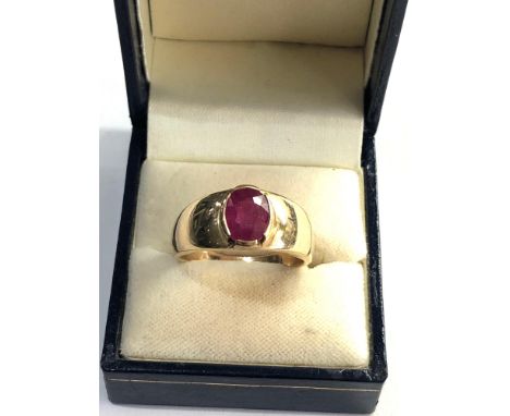 9ct gold and ruby ring 
