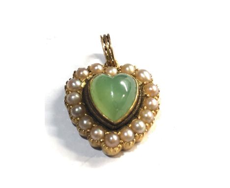 18ct gold heart shaped jade and seed-pearl pendant measures approx 19mm by 20mm weight 5g not hallmarked but xrt as 18ct gold