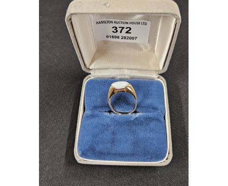10 CARAT GOLD LADIES OPAL SET RING, APPROX 3.4 GRAMS