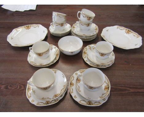 Noritake 'Nippon Toki Kaisha' part tes set comprising Teapot, lidded sugar bowl, 5 cups, 6 saucers, 4 plates and a dish 