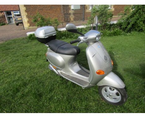 Vespa Piaggio 1998 ET4 125 scooter with only 358 miles on the clock. One small dent to rear right hand side as seen in photo.