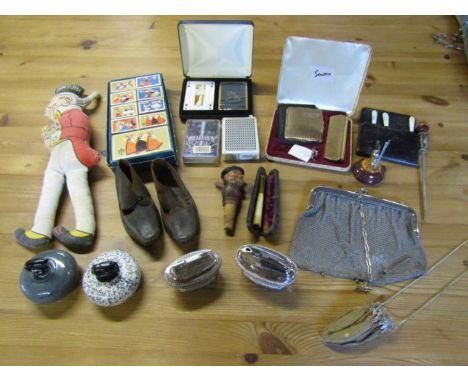 Collectors lot to inc cherut holder, table lighters, vintage purses, Strattons compact set in box, treen bottle stopper, vint