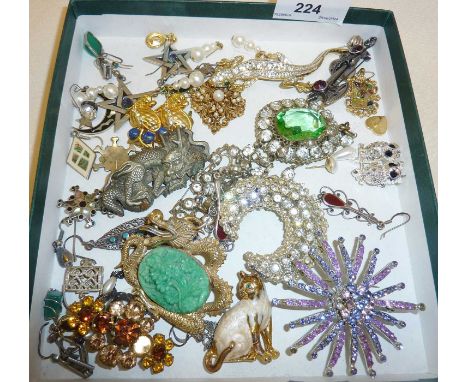 Vintage costume jewellery brooches and earrings - some named