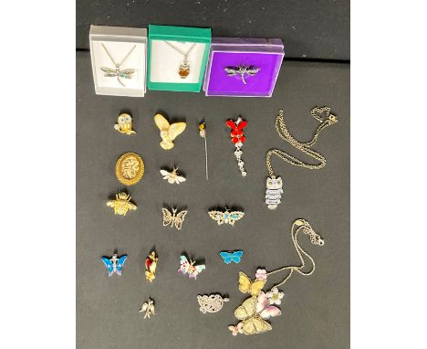 Costume Jewellery - JA&amp;S enamel silver butterfly brooch, in pale blue, green and red, others assorted 925 silver gilt Bee