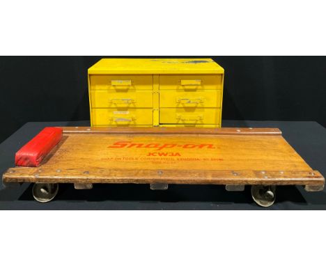 A vintage wooden Snap-On mechanics crawler board, JCW3A, 91cm long; an aluminium tool chest, six short and one long drawer, p