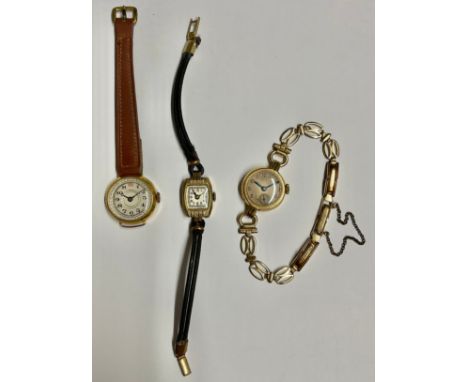 A ladies 18ct gold cased mechanical wind wristwatch, silver dial, Arabic numerals, Swiss 17 jewel movement, 19mm diameter 18c