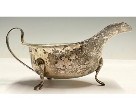 A silver gravy boat, Viners, Sheffield 1943, 109.3g