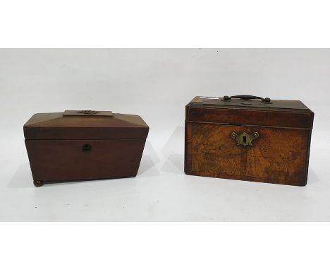 Georgian walnut tea caddy of rectangular form, with caddy top, with cross-banded decoration and brass carrying handle, 20cm w