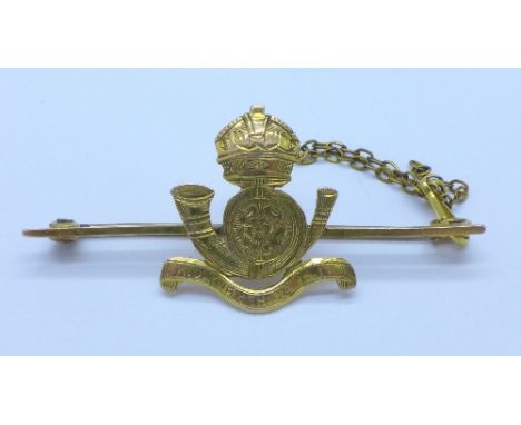 A yellow metal Kings Own Yorkshire Light Infantry brooch, 3.4g