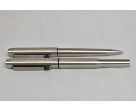 A Parker 25 Flighter converter fountain pen and ballpoint pen set in brushed steel. In good condition