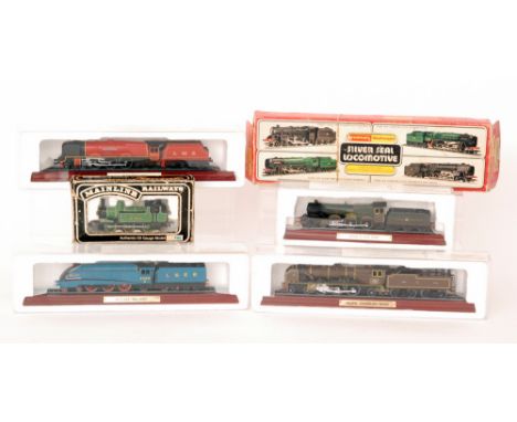 A Hornby 00 gauge diesel locomotive No 47517 in later box, a Mainline 0-6-0 locomotive and four scale model locos (6)