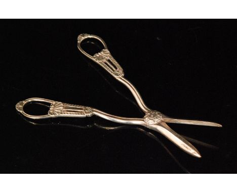 A pair of hallmarked silver grape scissors with cast shell decoration, length 18cm, Sheffield 1900, Harrison Brothers &amp; H