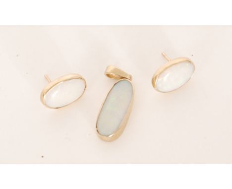 A 9ct mounted elongated oval opal pendant, length 2.8cm, with a matched pair of stud earrings. (20)