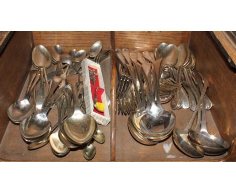 A large assortment of silver plated flatware, to include soup spoons, forks, teaspoons, etc  £30-50