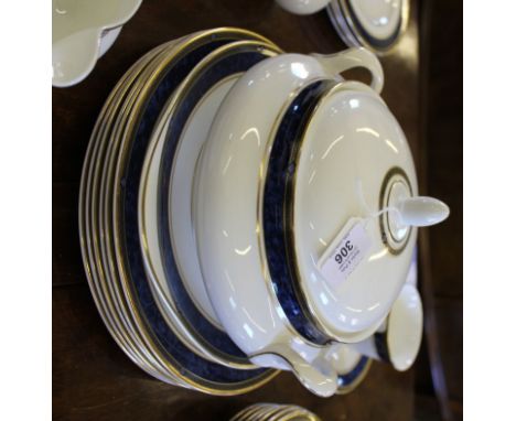 A Royal Doulton 'Stanwyck' fourty-one piece part service, to include cups, saucers, plates, tureen, etc £40-60