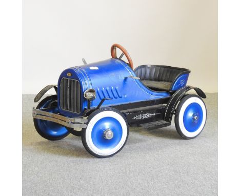 An American vintage style toy pedal car, 88cm