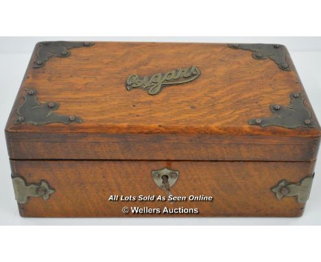 *VINTAGE WOODEN CIGAR BOX WITH BRASS DETAILING AND WORKING LOCK AND KEY  [LQD197]