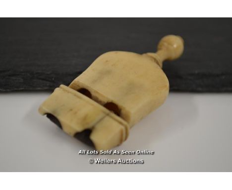 *ANTIQUE VINTAGE CARVED BOVINE BONE WHISTLE / 5.5CM  [LQD197]
